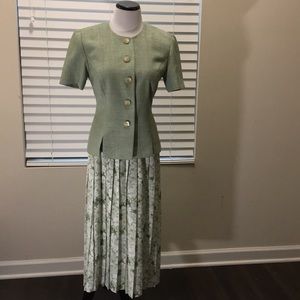 Vtg Leslie Fay 2 piece jacket pleated Long skirt